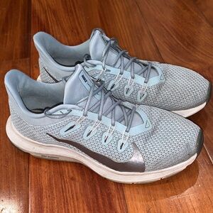 Nike women’s Light Blue running Sneakers with White Accents size 7.5